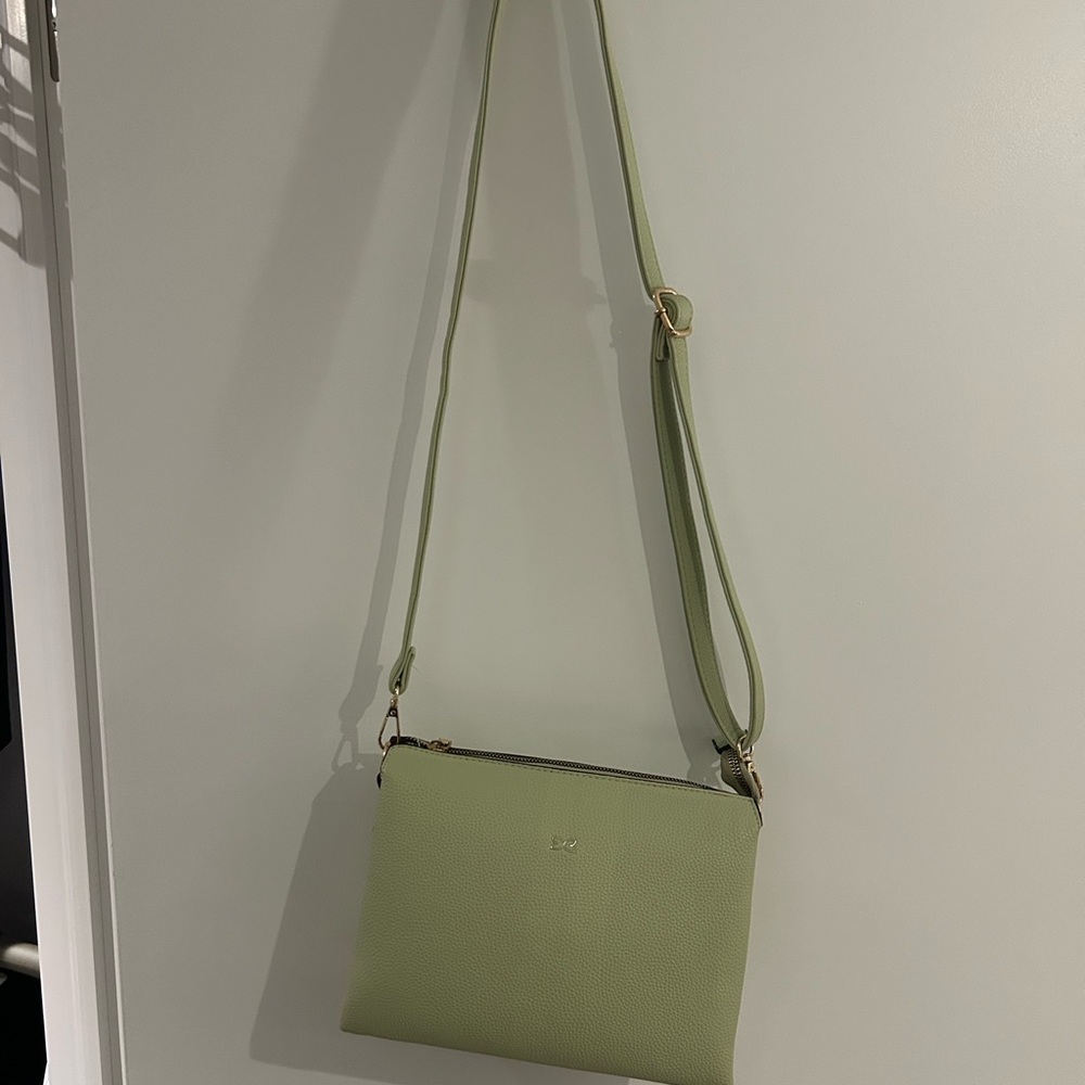 Sleek Green Crossbody Bag